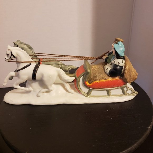 Department 56 Sleighride & Dover Coach Heritage Village Collection - Picture 5 of 8